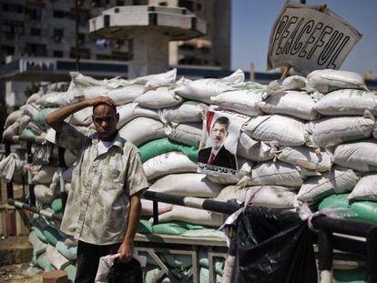 Una barrera de sacos terreros en la acampada pro-Morsi de Raba al Adauiya. 