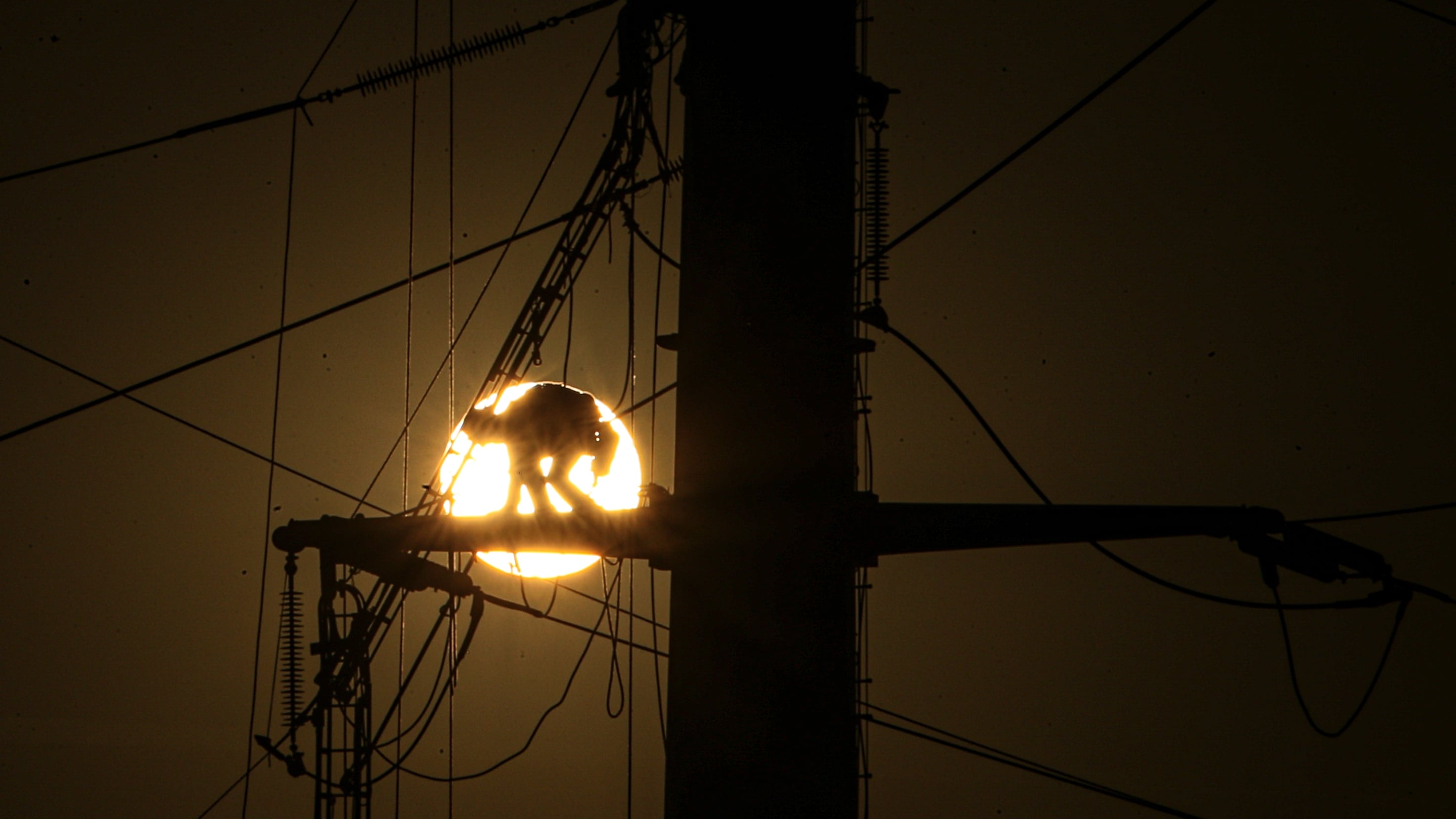 Esta es la hora maldita para la factura de la luz: tirar de gas natural sale caro