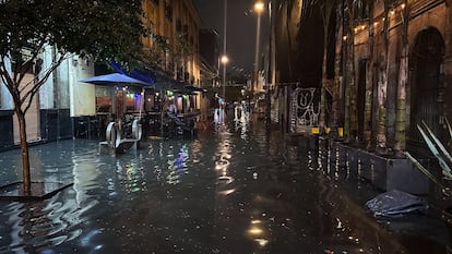 El agua alcanzó 30 centímetros de altura en la colonia centro de Ciudad de México.