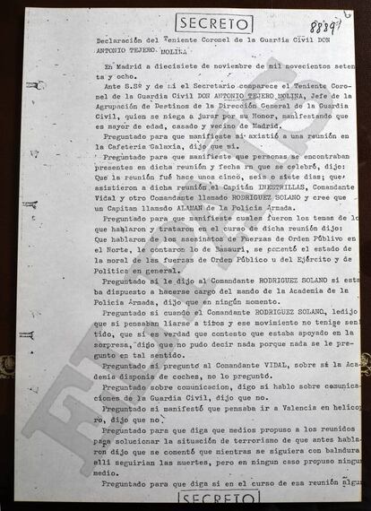 LOS ANTECEDENTES. El sumario incluye los expedientes militares de todos los procesados. Muchos de ellos habían sido condecorados. El teniente general Milans y el general Armada habían participado en la Guerra Civil con Franco y en la campaña en Rusia con la División Azul durante la II Guerra Mundial. El teniente coronel Tejero había sido condenado a 7 meses de prisión por conspiración para la rebelión y el 25 de febrero de 1981, siendo interrogado tras el golpe, explica que desde que salió de la cárcel, en mayo de 1980, se dedicó a "mantener contactos" con mandos que compartieran su "preocupación por la situación de España". Le hablaron, en primer lugar, de Milans del Bosch. Ahí empezó a gestarse el 23-F.