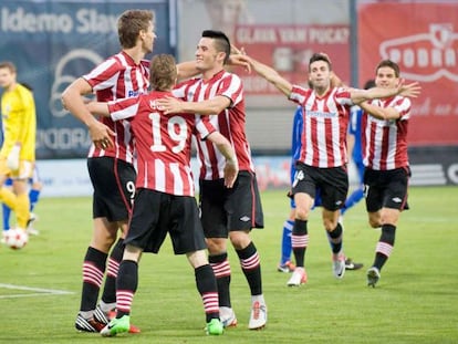 Los jugadores del Athletic celebran el gol de Muniain.