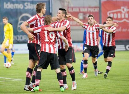 Los jugadores del Athletic celebran el gol de Muniain.