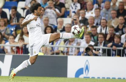 Marcelo controla el balón en el partido ante el Cope