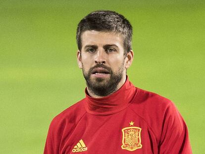 Gerard Piqué amb la selecció a Liechtenstein.