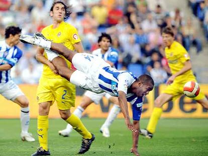 Gonzalo Rodríguez, a la izquierda, observa cómo Sinama acaba en el suelo.