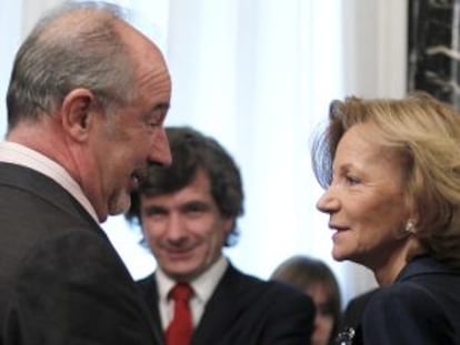 Los exministros Rodrigo Rato (PP) y Elena Salgado (PSOE), en 2010.