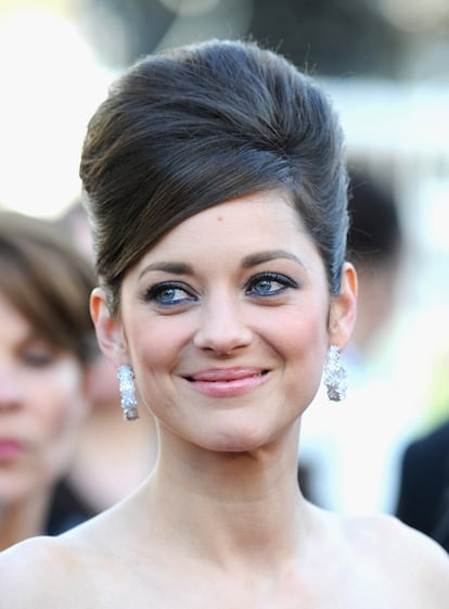 Cotillard, con las dos primeras piezas de alta joyería realizadas por Chopard de la Colección Green Carpet de lujo sostenible.