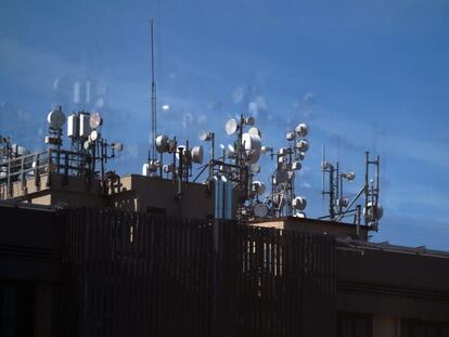 Antenas de telefon&iacute;a m&oacute;vil. 