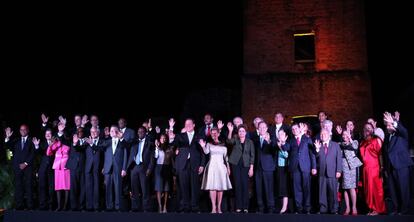 Foto de familia de los jefes de Estado y líderes americanos durante la cena oficial de este viernes en Panamá.