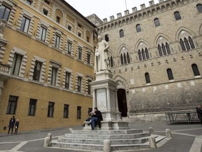 En la imagen, fachada de la sede de la italiana Banca Monte dei Paschi di Siena (MPS) en Siena, Italia.