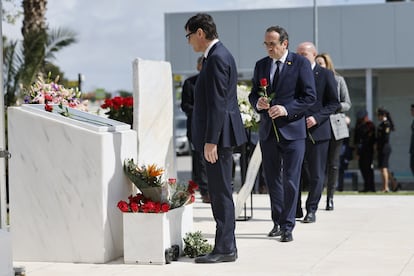 El president de la Generalitat, Salvador Illa, participa en el acto del 10 aniversario del accidente de Germanwings, con el president del Parlament Josep Rull.