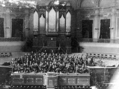 La legendaria Grote Zaal (Sala Grande) de la orquesta del Concertgebouw, en una fotograf&iacute;a de 1895.