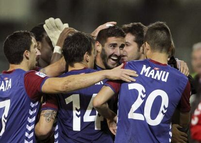 Ra&uacute;l Navas celebra su gol ante el Almer&iacute;a