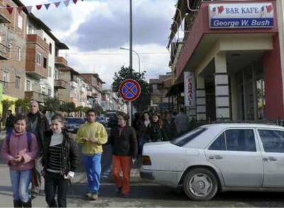 Exterior del café "George W. Bush" en Fushe-Kruje, Albania