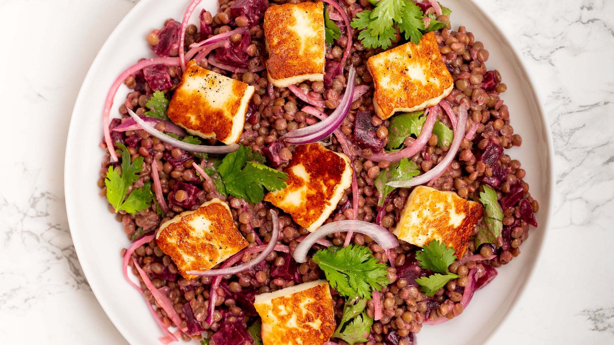 Ensalada de lentejas con remolacha y ‘halloumi’ -image