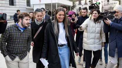 La portavoz de Junts, Míriam Nogueras, este jueves a su llegada al Congreso.