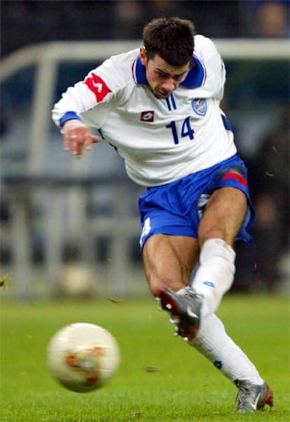 Kezman, durante un partido con la selección serbia.