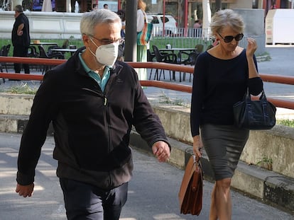 Antonio Maestu, el profesor de Boadilla del Monte acusado de grabar a alumnas de Primaria, tras comparecer en los juzgados de Móstoles en octubre.