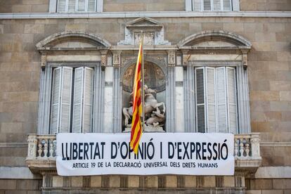 The banner hanging from the Catalan government headquarters.