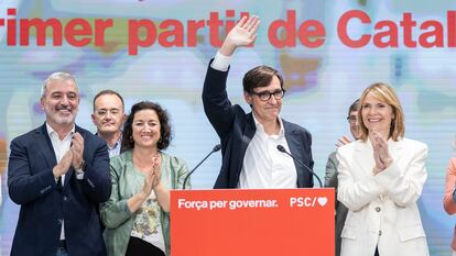 Salvador Illa, celebra la victoria en la sede del PSC, en Barcelona.