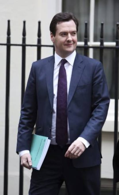 El ministro británico de Economía, George Osborne, abandona el número 10 de Downing Street en Londres (Reino Unido). EFE/Archivo