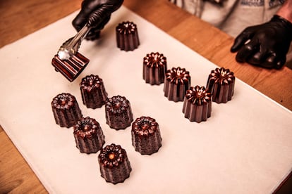 Los moldes utilizados en la elaboración de los canelés, según la manera tradicional, deben de ser de cobre. En la imagen, los del obrador Santo Bakehouse. 