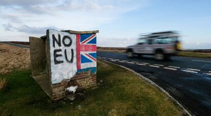 Una pintada en contra de la UE, en la carretera de Yorkshire Moors (Reino Unido).