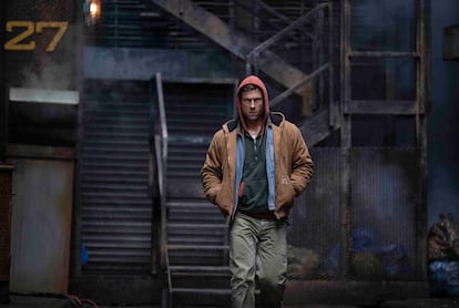 Una imagen promocional de 'The Running Man', que se estrena en noviembre de 2025 y está protagonizada por Glen Powell.