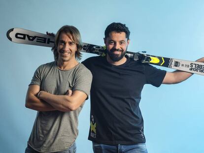 El esquiador paralímpico Jon Santacana, a la izquierda, y Miguel Galindo, su guía.
