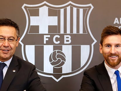 Bartomeu y Messi, tras la renovación del contrato del argentino en 2017.