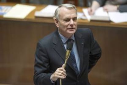 El primer ministro francés, Jean-Marc Ayrault, responde a las preguntas durante una sesión parlamentaria en París, Francia. EFE/Archivo