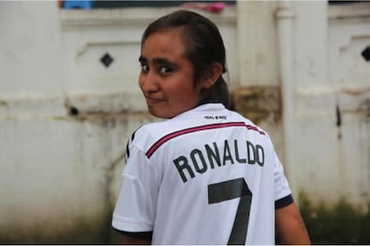 Sita posa con la camiseta de Ronaldo.