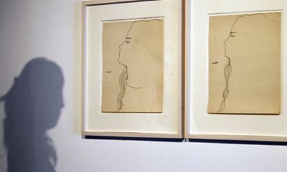 Dos de los dibujos de la serie de danza realizados por Andy Warhol en los años 50 que se exponen en la nueva sala de Ivorypress.