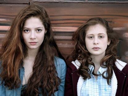 Las hermanas Léna (Jenna Thiam) y Camille (Yara Pilartz), dos de los protagonistas de 'Les Revenants'