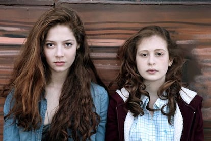 Las hermanas Léna (Jenna Thiam) y Camille (Yara Pilartz), dos de los protagonistas de 'Les Revenants'