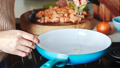 Las sartenes con recubrimiento cerámico o de teflón figuran entre las más resistentes a los desperfectos.