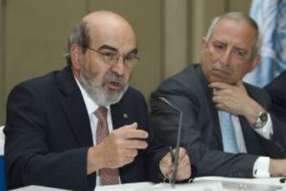 En la imagen, el director general de la Organización de las Naciones Unidas para la Alimentación y la Agricultura (FAO), el brasileño José Graziano da Silva (i). EFE/Archivo