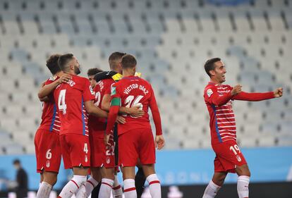 Los jugadores del Granada celebran su histórico pase a la fase de grupos de la Liga Europa.