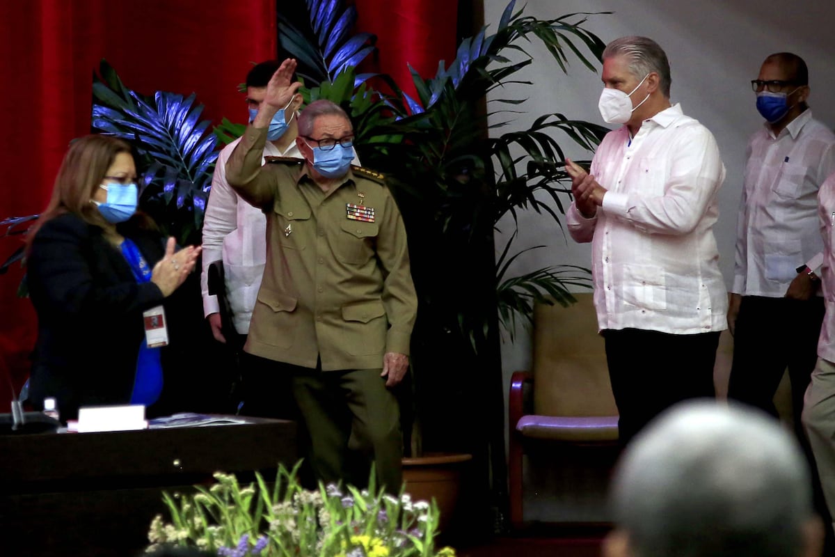 Raúl Castro renuncia após 62 anos na cúpula do poder em Cuba ...