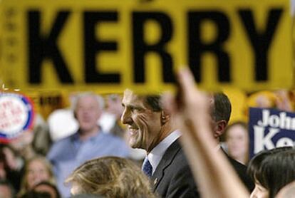 El candidato demócrata John Kerry, el pasado martes en un acto de campaña en Seattle.