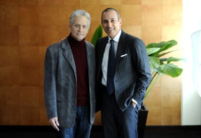 Michael Douglas y el presentador televisivo de la NBC Matt Lauer, tras la entrevista grabada el 10 de enero.