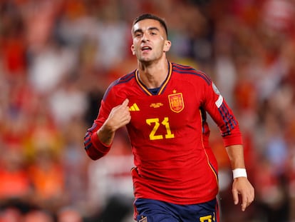 Ferran Torres celebra uno de sus dos goles ante Chipre en Granada.