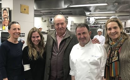 Don Juan Carlos y la infanta Elena, junto a Martín Berasategui en su restaurante de Lasarte Oria (Gipuzkoa).