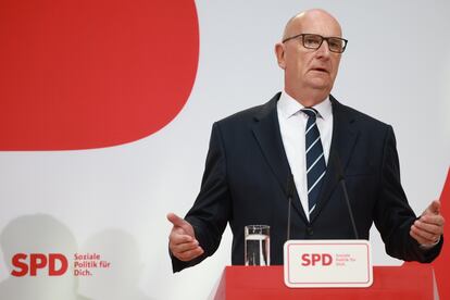 El candidato del Partido Socialdemócrata (SPD) y primer ministro del Estado de Brandeburgo, Dietmar Woidke, en una conferencia de prensa en Berlín, Alemania, el 23 de septiembre.