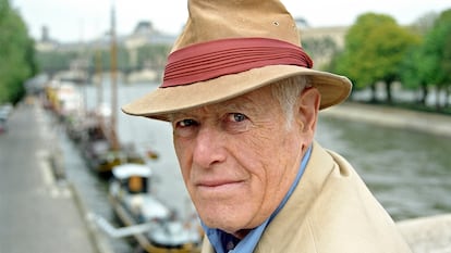 El escritor James Salter retratado en 1999 en París.
