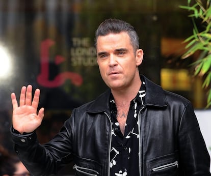 <strong>Robbie Williams. </strong>El cantante enterró su pasado de adicción al alcohol y a los estupefacientes, aunque asegura que a veces aún se siente tentado de consumir éxtasis. “No quiero beber, no quiero tomar cocaína. Estoy especialmente satisfecho porque no siento ningún tipo de impulso por la cocaína, pero lo cierto es que a veces sí pienso en tomar éxtasis”, reveló el artista al diario ‘The Sun’ en 2016.