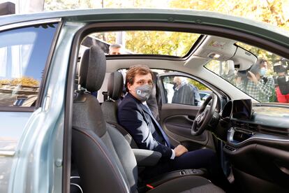 Almeida durante la presentación este miércoles del nuevo FIAT 500 Eléctrico.