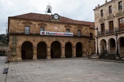 La plaza del Ayuntamiento de Soria vacía, el jueves por la mañana.