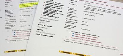 Imagen de la licitación convocada y adjudicada y, a la derecha, la misma, alterada el pasado martes.