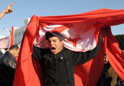 Manifestantes tunecinos del interior del país se manifiestan en la capital.